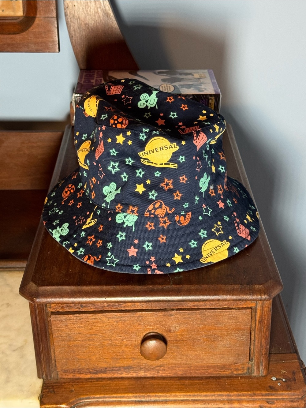 Universal Studios Reversible kids Bucket Hat - Picture 3 of 5